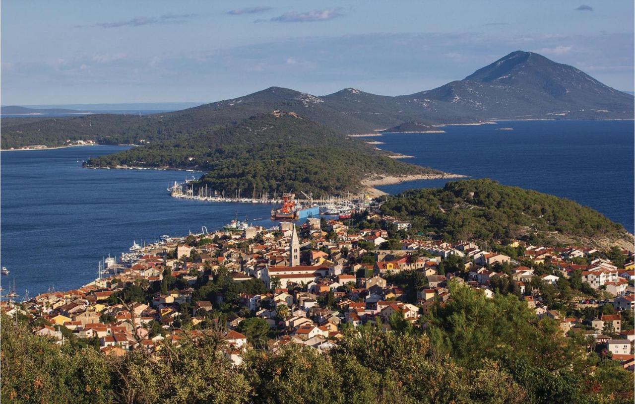 Lovely Apartment In Mali Losinj With Kitchen Екстериор снимка