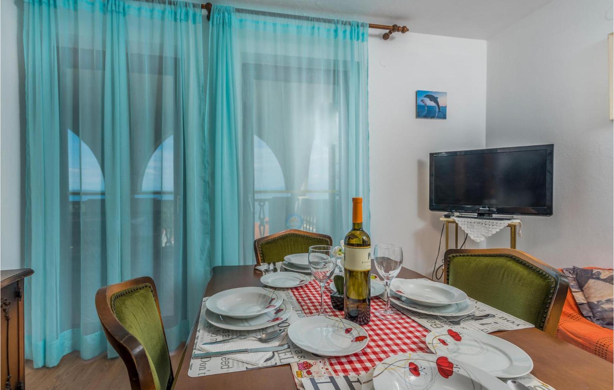 Lovely Apartment In Mali Losinj With Kitchen Екстериор снимка